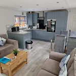 Lodge,sleeps 6 *