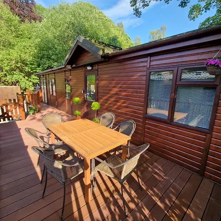 Lodge,sleeps 6 *