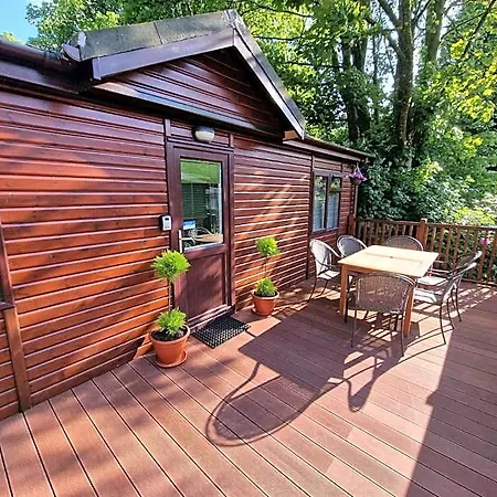 Lodge,sleeps 6 *