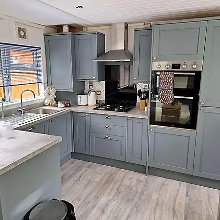 Lodge,sleeps 6 *